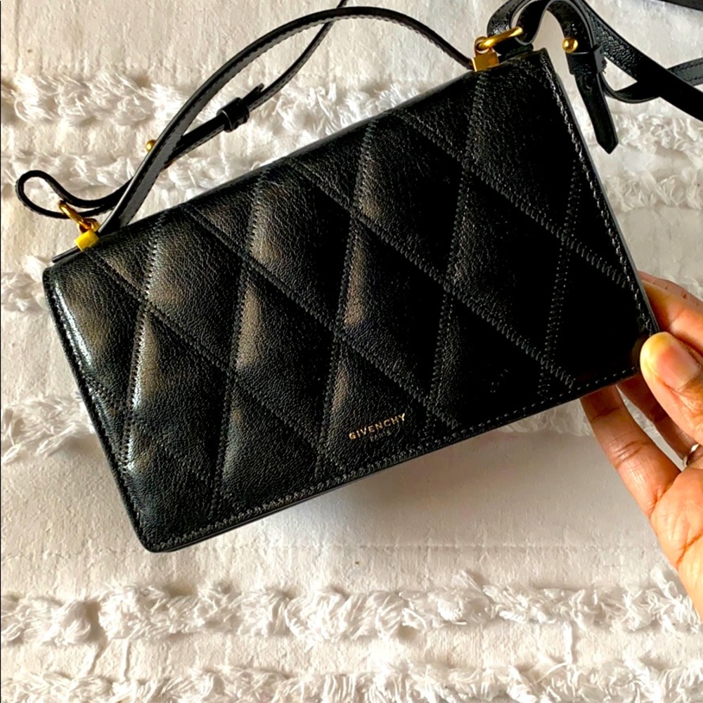 ⚡️FLASH SALE ⚡️Givenchy GV3 wallet w/ strap